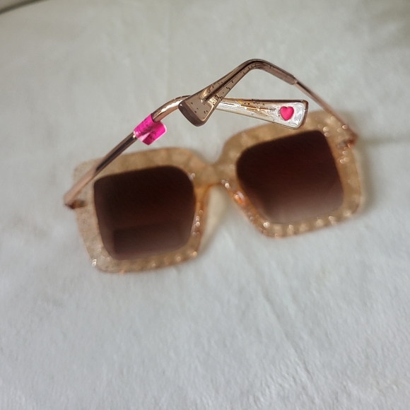Betsey Johnson Gold ,sparkle sunglasses. - Picture 6 of 6